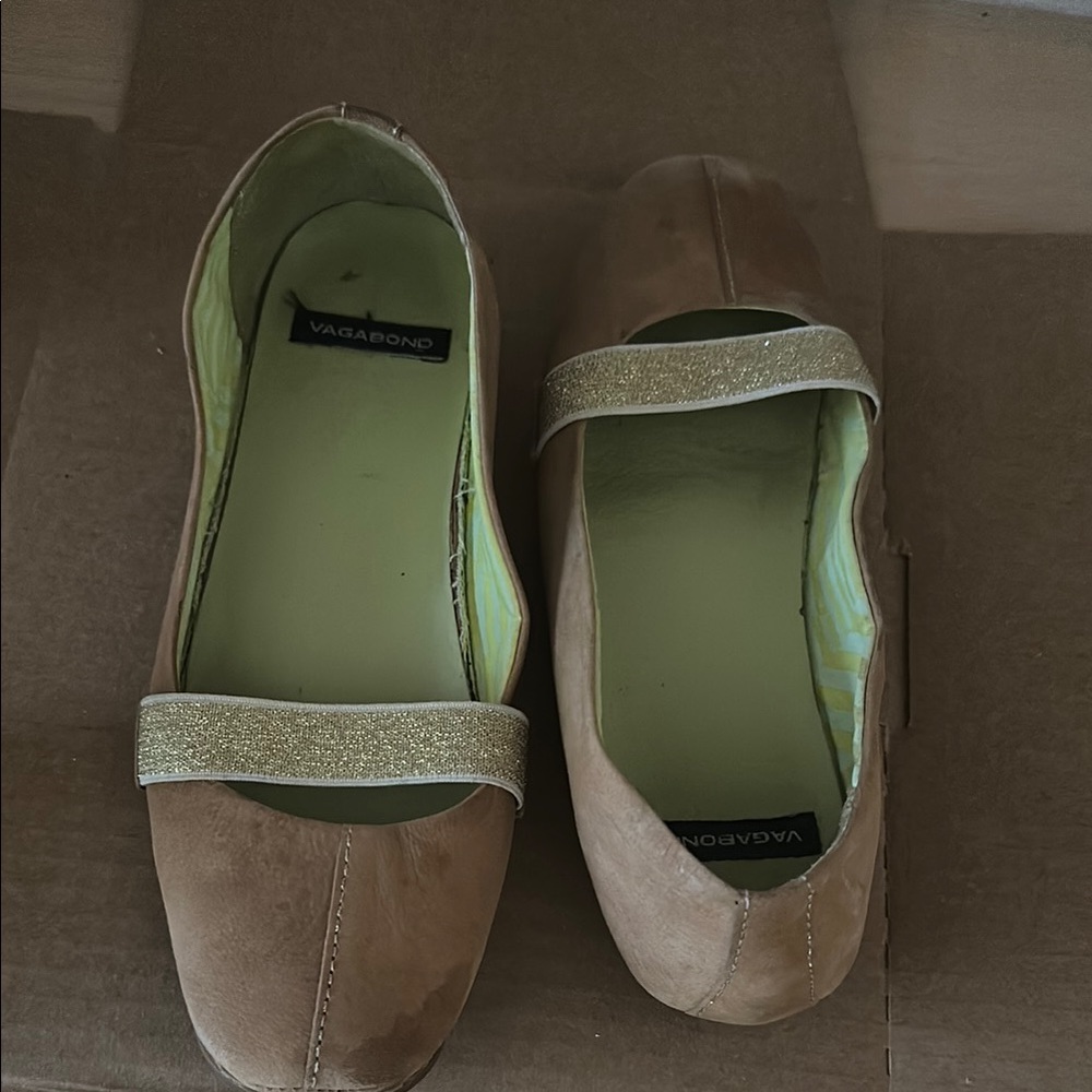 Vagabond Women's Tan Flats with Gold Strap
